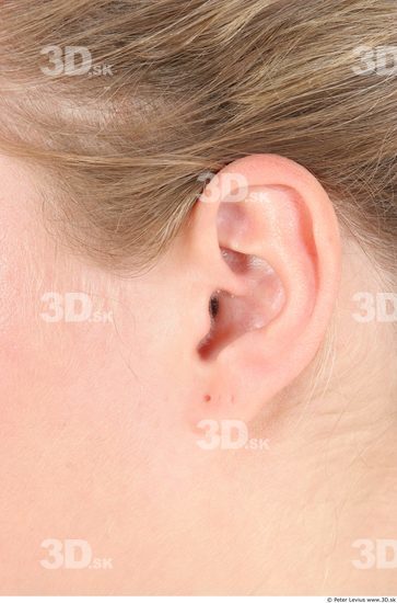 Ear Woman White Average