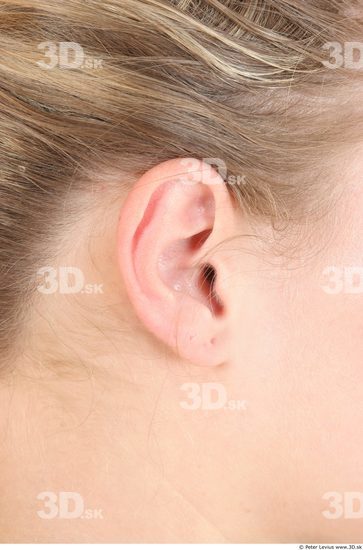 Ear Woman White Average