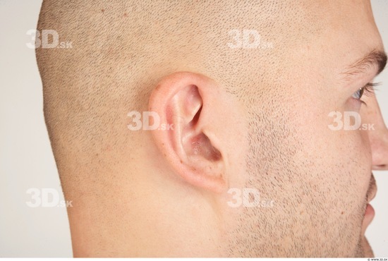 Ear Man White Nude Average