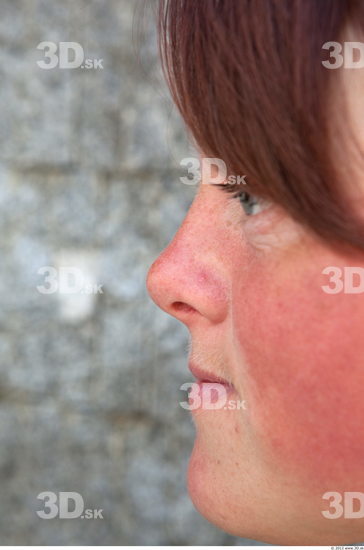 Nose Woman White Average