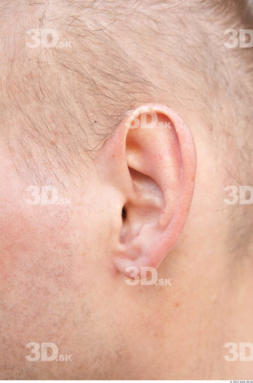 Ear Man White Average