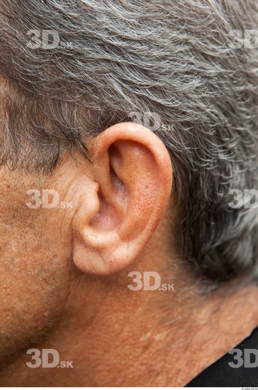 Ear Man White Average