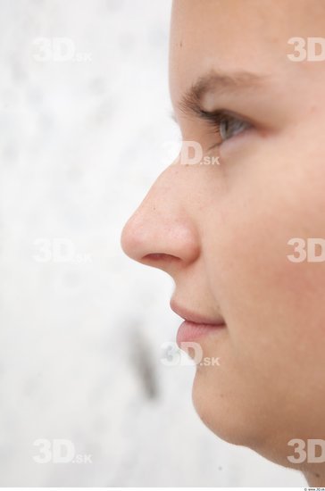 Nose Woman White Average