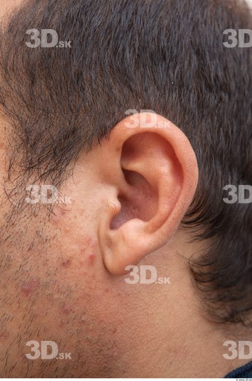 Ear Man White Average