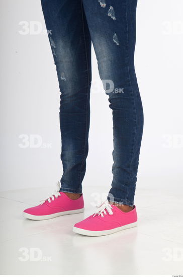 Calf reference of clothed Cecelia blue jeans pink shoes