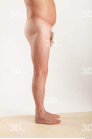 Leg moving pose of nude Ed