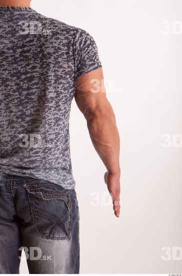 Arm moving reference jeans tshirt of Sebastian