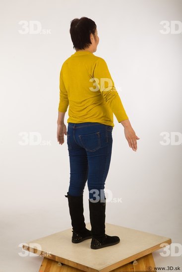 Whole body yellow sweater blue jeans black shoes of Gwendolyn